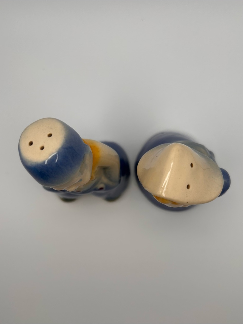 Charming Vintage Dutch Boy &
Girl Blue Ceramic Salt & Pepper Shakers - Cottageco - Picture 7 of 9